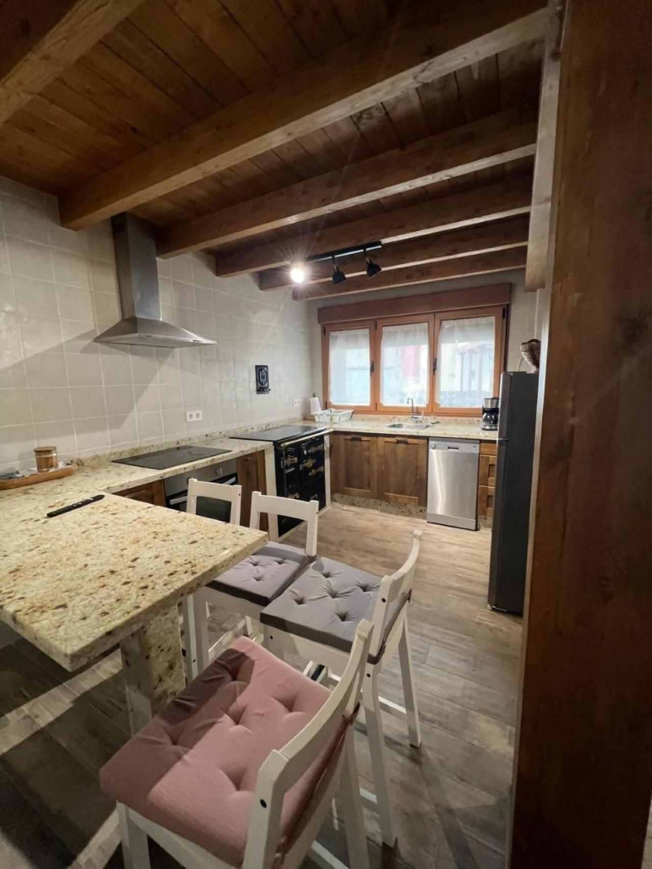 Casa Moises En Bimenes Villa Eksteriør bilde